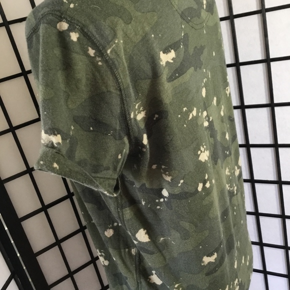 Men’s SM Hollister curved hem tee. Camo print. - Picture 4 of 6